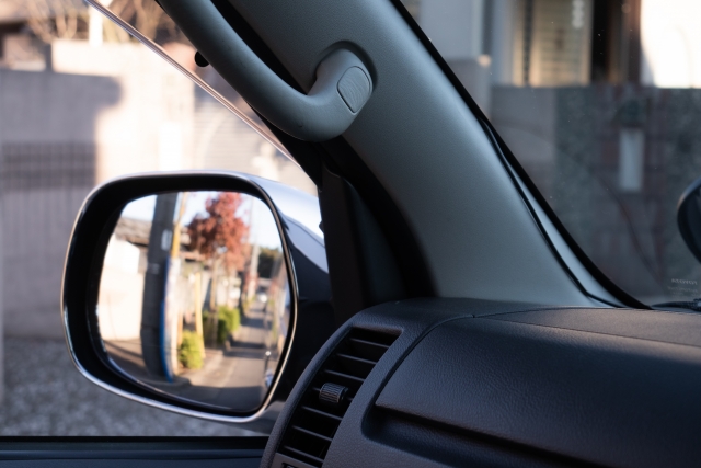 サイドミラーで内輪差を確認